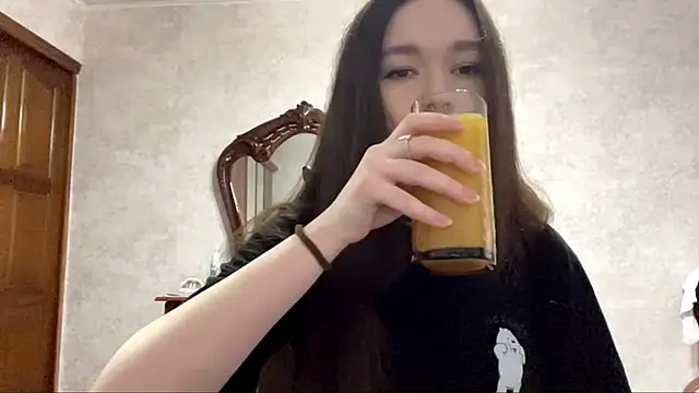 Pikmigirl18 online show from 25, 9, 2025