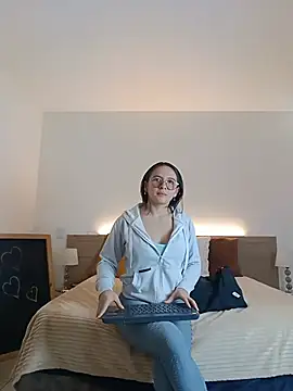 Snapshot of Bella_Sumers chatting on 6, 7, 2026 Bella Sumers online show from 6, 7, 2026