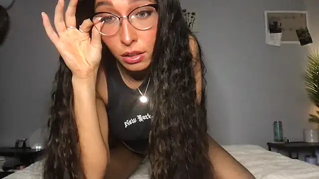 Snapshot of MichelleXClarice chatting on 22, 9, 2025 MichelleXClarice online show from 22, 9, 2025