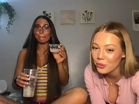Snapshot of MichelleXClarice chatting on 15, 10, 2025 MichelleXClarice online show from 15, 10, 2025
