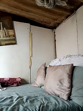 Snapshot of SeductiveDick1997 chatting on 28, 9, 2025 SeductiveDick1997 online show from 28, 9, 2025