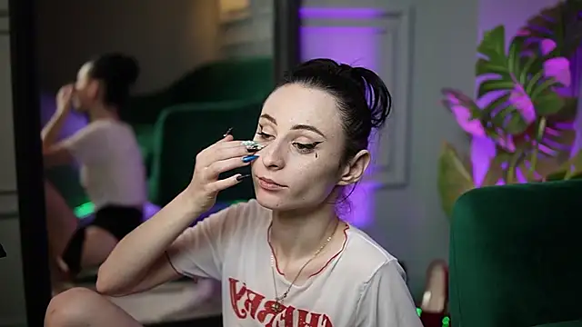 SaraiAngel online show from 13, 12, 2025