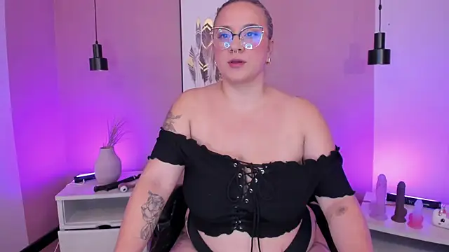 hollie joliie online show from 2, 10, 2025