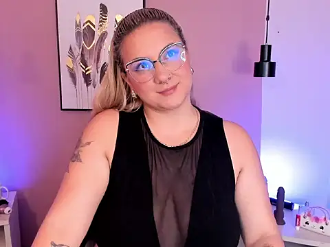 hollie joliie online show from 7, 10, 2025