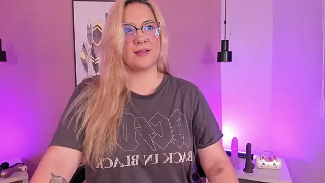 hollie joliie online show from 17, 10, 2025