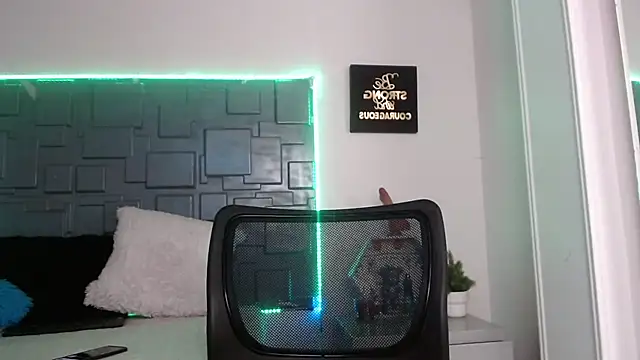 Trinity Knox online show from 27, 9, 2025