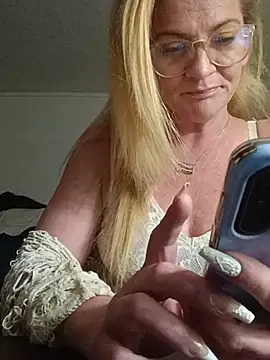 Goldenndoll online show from 31, 5, 2026