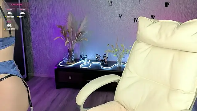 NikkiiStill online show from 19, 12, 2025