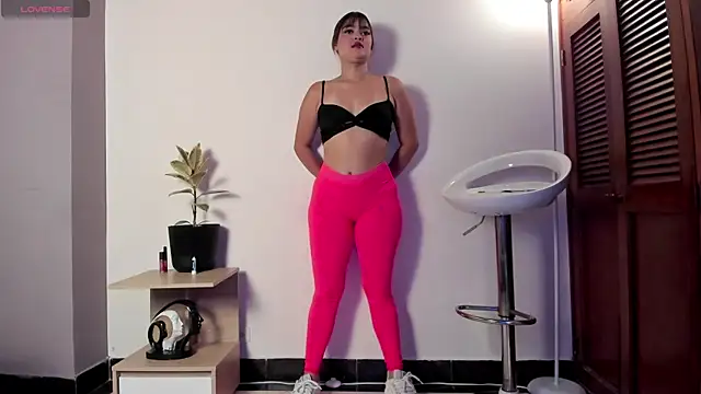 Maxinnevance online show from 30, 9, 2025