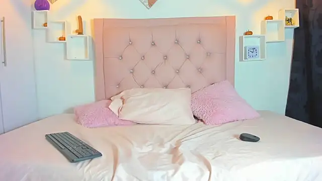 Mia Suarezzz online show from 17, 10, 2025