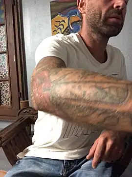 Snapshot of MatteoDom85 chatting on 28, 9, 2025 MatteoDom85 online show from 28, 9, 2025