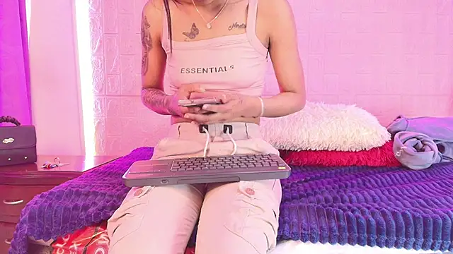 Snapshot of Baby_kinky-- chatting on 8, 10, 2025 Baby kinky-- online show from 8, 10, 2025