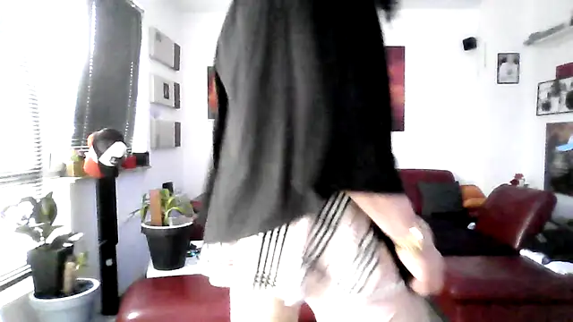 hellgirl1980 online show from 9, 9, 2025