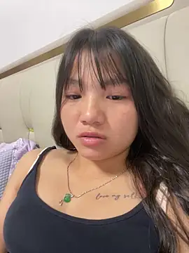 Snapshot of Emlyly-18 chatting on 18, 9, 2025 Emlyly-18 online show from 18, 9, 2025