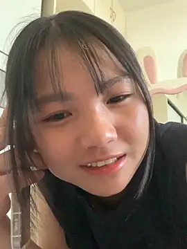 Snapshot of Emlyly-18 chatting on 22, 9, 2025 Emlyly-18 online show from 22, 9, 2025