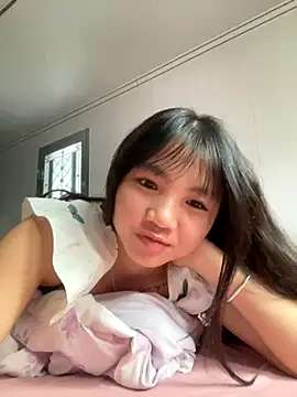 Snapshot of Emlyly-18 chatting on 23, 9, 2025 Emlyly-18 online show from 23, 9, 2025