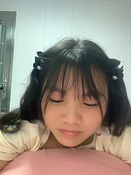 Snapshot of Emlyly-18 chatting on 26, 9, 2025 Emlyly-18 online show from 26, 9, 2025