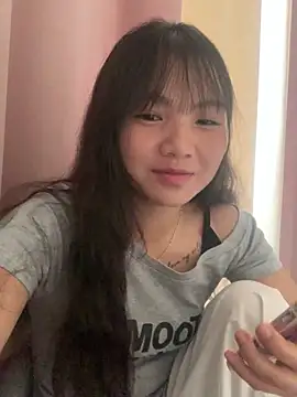 Snapshot of Emlyly-18 chatting on 27, 9, 2025 Emlyly-18 online show from 27, 9, 2025