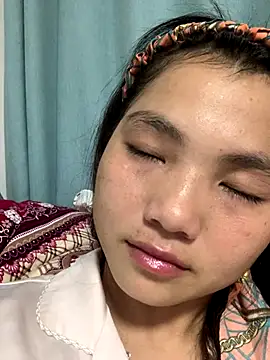 Snapshot of Emlyly-18 chatting on 29, 9, 2025 Emlyly-18 online show from 29, 9, 2025