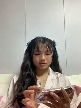 Snapshot of Emlyly-18 chatting on 30, 9, 2025 Emlyly-18 online show from 30, 9, 2025