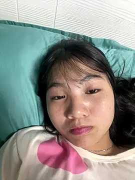 Snapshot of Emlyly-18 chatting on 7, 10, 2025 Emlyly-18 online show from 7, 10, 2025