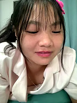 Snapshot of Emlyly-18 chatting on 10, 10, 2025 Emlyly-18 online show from 10, 10, 2025