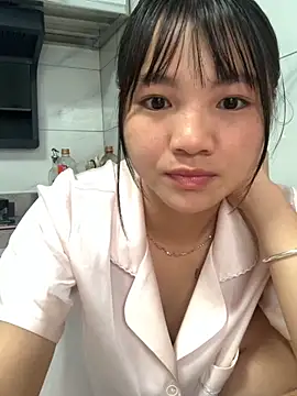 Snapshot of Emlyly-18 chatting on 15, 10, 2025 Emlyly-18 online show from 15, 10, 2025