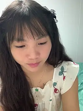 Snapshot of Emlyly-18 chatting on 15, 10, 2025 Emlyly-18 online show from 15, 10, 2025