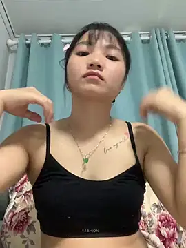 Snapshot of Emlyly-18 chatting on 16, 10, 2025 Emlyly-18 online show from 16, 10, 2025