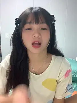 Snapshot of Emlyly-18 chatting on 16, 10, 2025 Emlyly-18 online show from 16, 10, 2025