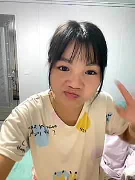 Snapshot of Emlyly-18 chatting on 18, 10, 2025 Emlyly-18 online show from 18, 10, 2025