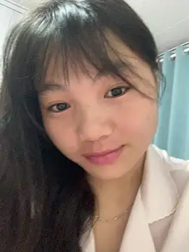 Snapshot of Emlyly-18 chatting on 18, 10, 2025 Emlyly-18 online show from 18, 10, 2025