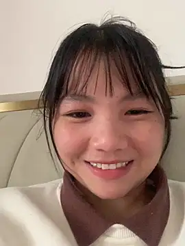 Snapshot of Emlyly-18 chatting on 20, 10, 2025 Emlyly-18 online show from 20, 10, 2025