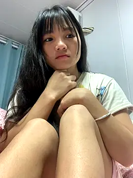 Snapshot of Emlyly-18 chatting on 30, 10, 2025 Emlyly-18 online show from 30, 10, 2025