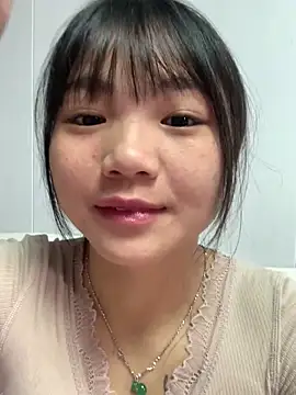 Snapshot of Emlyly-18 chatting on 1, 11, 2025 Emlyly-18 online show from 1, 11, 2025