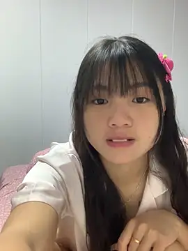 Snapshot of Emlyly-18 chatting on 6, 11, 2025 Emlyly-18 online show from 6, 11, 2025