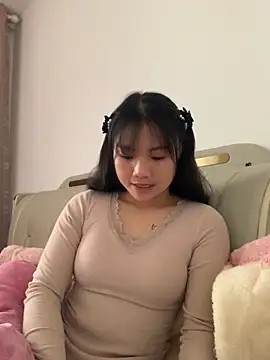 Snapshot of Emlyly-18 chatting on 17, 11, 2025 Emlyly-18 online show from 17, 11, 2025