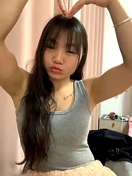 Snapshot of Emlyly-18 chatting on 2, 12, 2025 Emlyly-18 online show from 2, 12, 2025