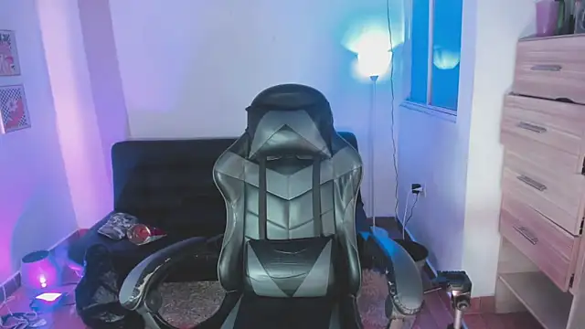 Nikkita Dragon online show from 19, 11, 2025