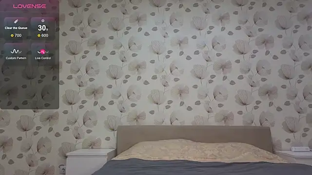 Snapshot of Annabel_theMoon chatting on 7, 10, 2025 Annabel theMoon online show from 7, 10, 2025