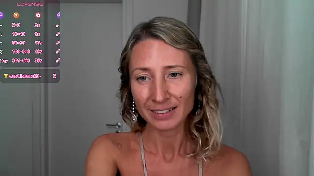 Snapshot of Paevoa chatting on 11, 11, 2025 Paevoa online show from 11, 11, 2025