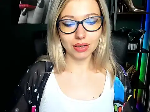 Snapshot of loveHeidi chatting on 30, 6, 2026 loveHeidi online show from 30, 6, 2026