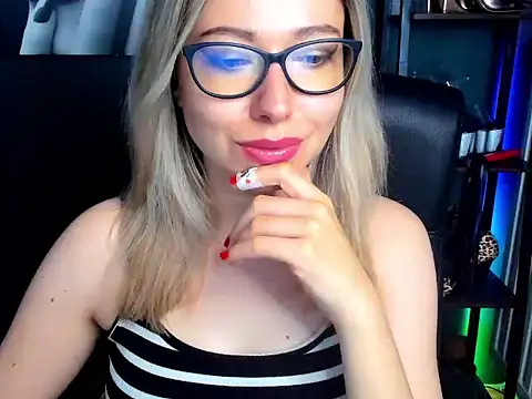 Snapshot of loveHeidi chatting on 8, 7, 2026 loveHeidi online show from 8, 7, 2026