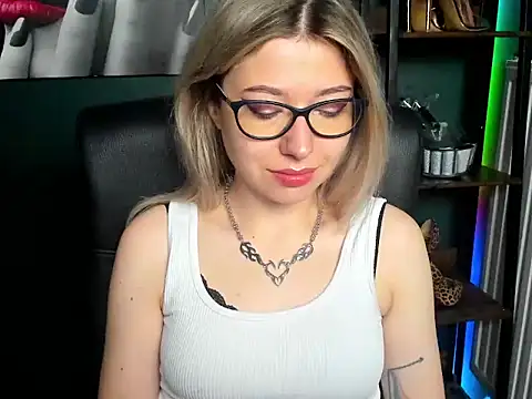 Snapshot of loveHeidi chatting on 15, 7, 2026 loveHeidi online show from 15, 7, 2026