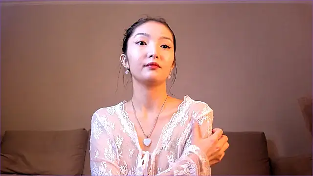 Snapshot of nooniemoon chatting on 1, 10, 2025 nooniemoon online show from 1, 10, 2025