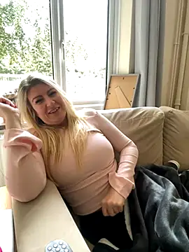 Snapshot of DesireDaisy chatting on 27, 9, 2025 DesireDaisy online show from 27, 9, 2025
