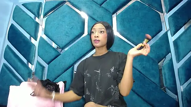 Lea Sweetly online show from 18, 10, 2025