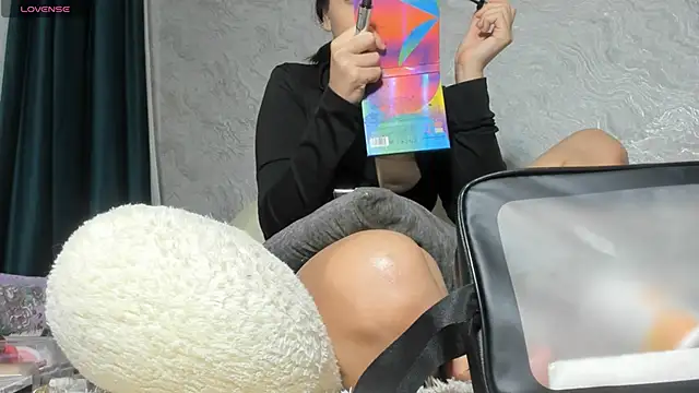 Snapshot of hana_moon chatting on 2, 10, 2025 hana moon online show from 2, 10, 2025