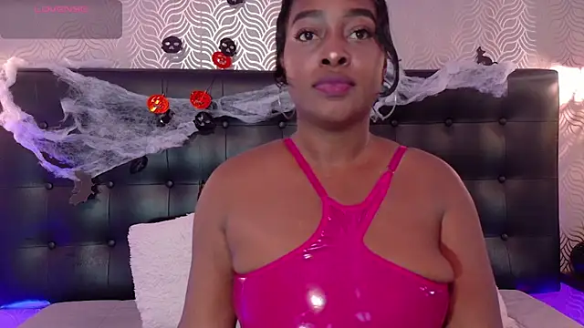 NaiaraMasson  online show from 18, 10, 2025