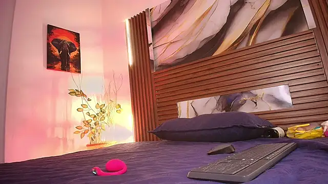 Evelin thompsson online show from 2, 10, 2025